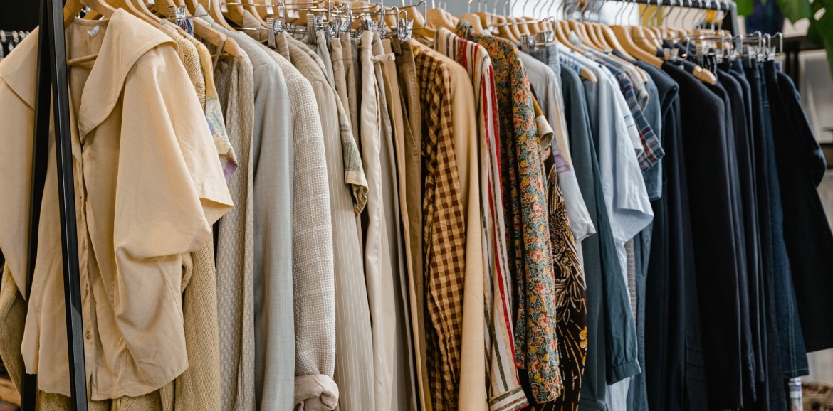 3 Ideas para guardar ropa sin armario
